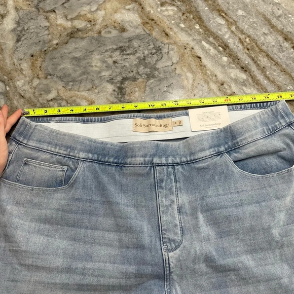 Soft Surroundings The Ultimate Denim Pull-On Crop Jeans in everwash straight leg - Picture 5 of 15